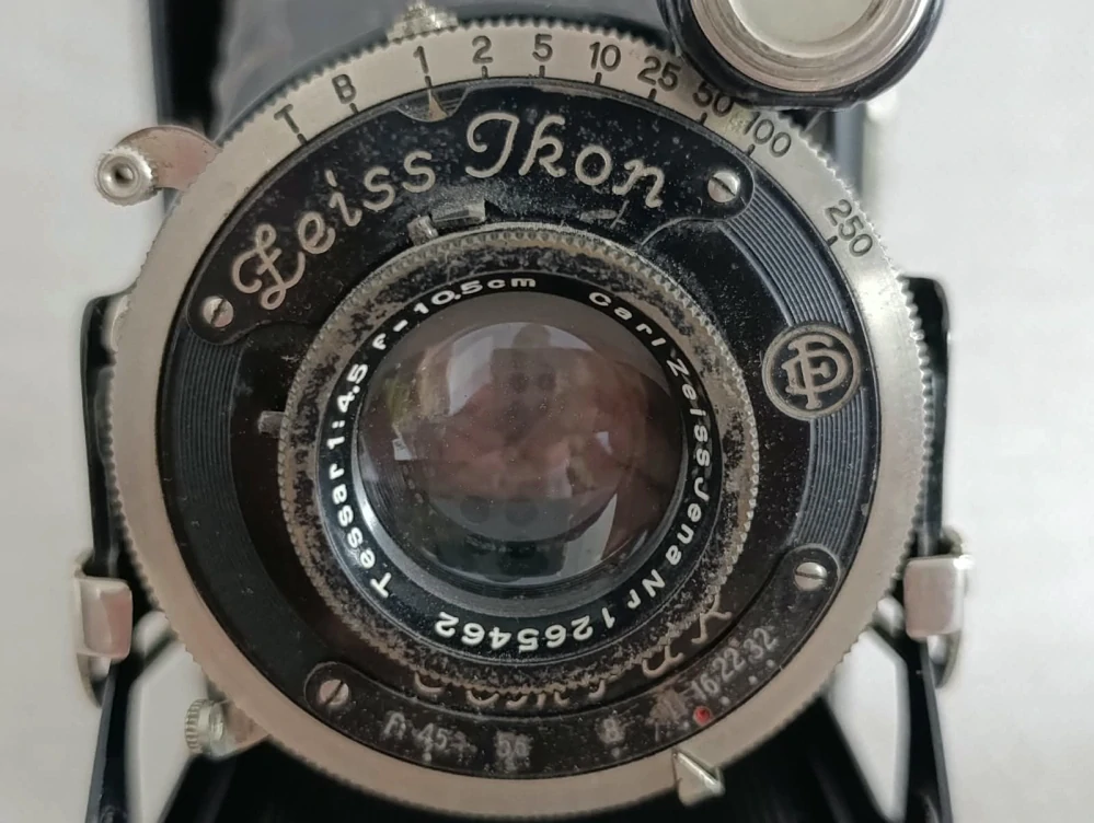 Starožitný měchový fotoaparát Zeiss Ikon Tessar 4,5/10,5 cm č.75