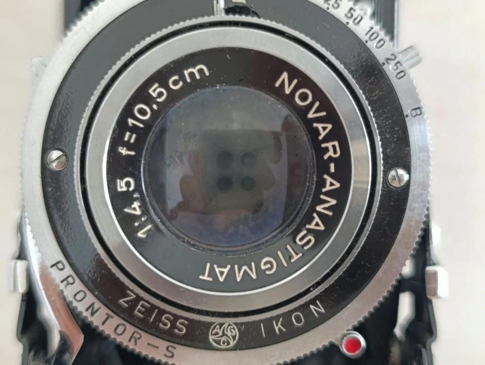 Starý fotoaparát Zeiss Ikon Nettar 515/2 – Novar 4,5/10,5 Prontor-S č.79