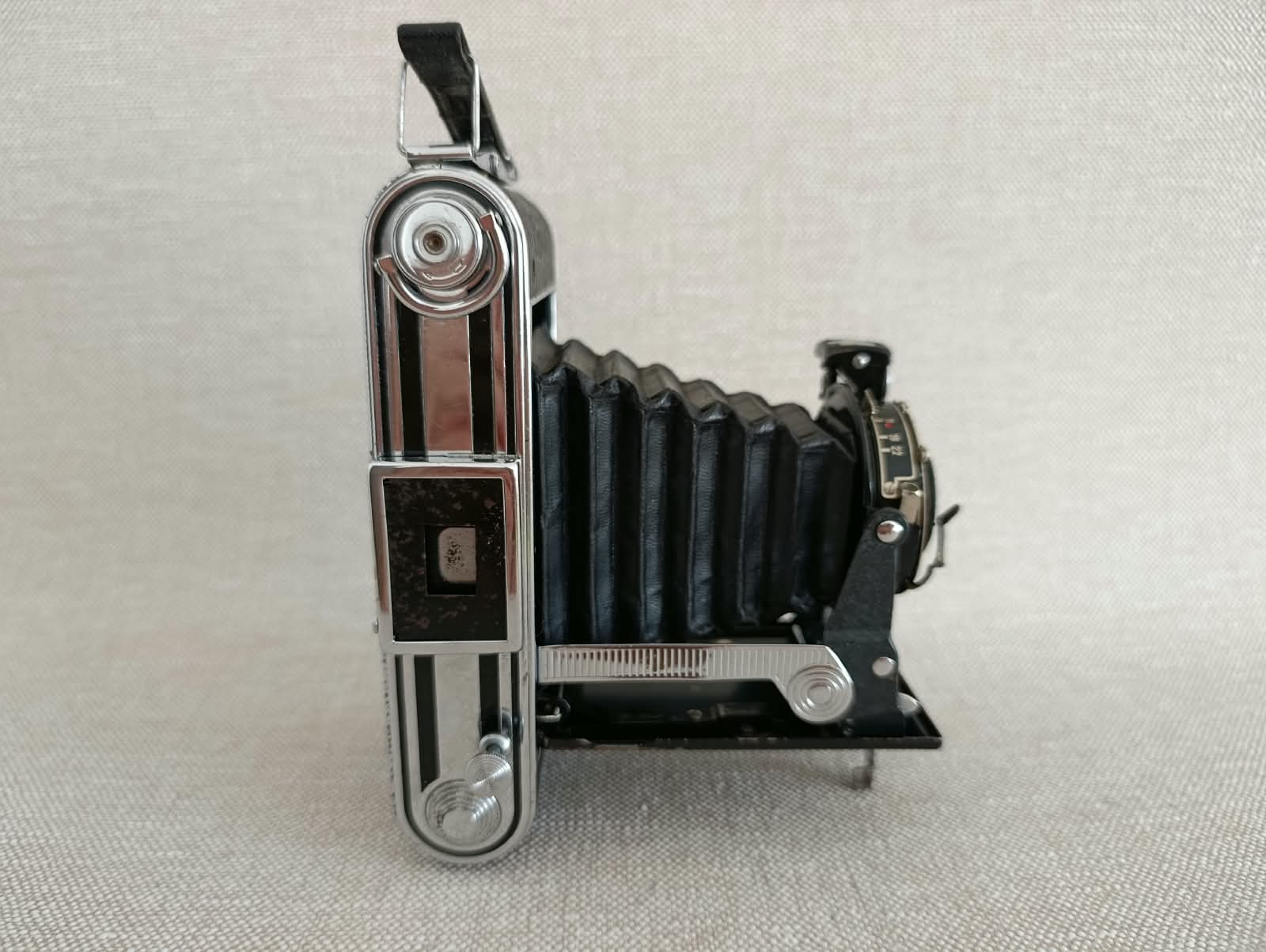 Kodak Junior 620 – měchový fotoaparát, pouzdro + starý film č.104