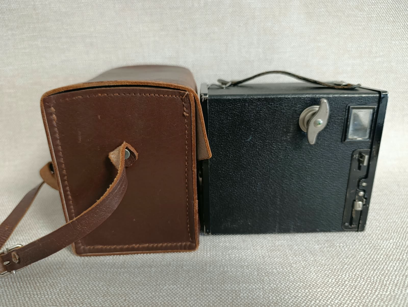 Historický fotoaparát AGFA-BOX B-2 původní pouzdro