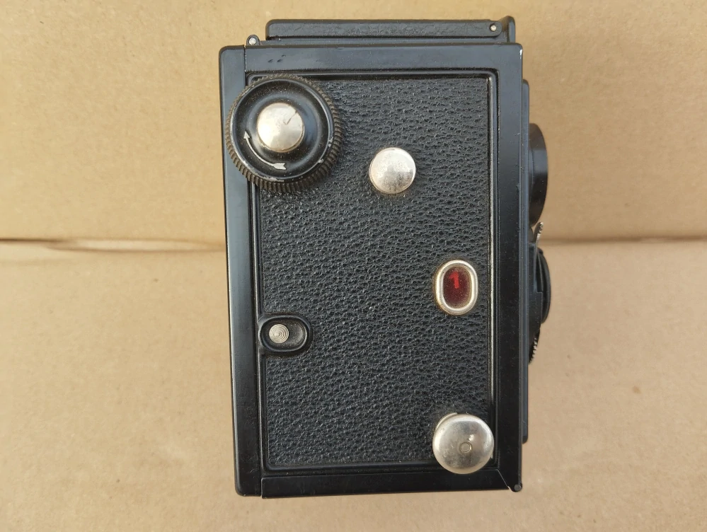 Starý fotoaparát Voigtländer Brillant s pouzdrem