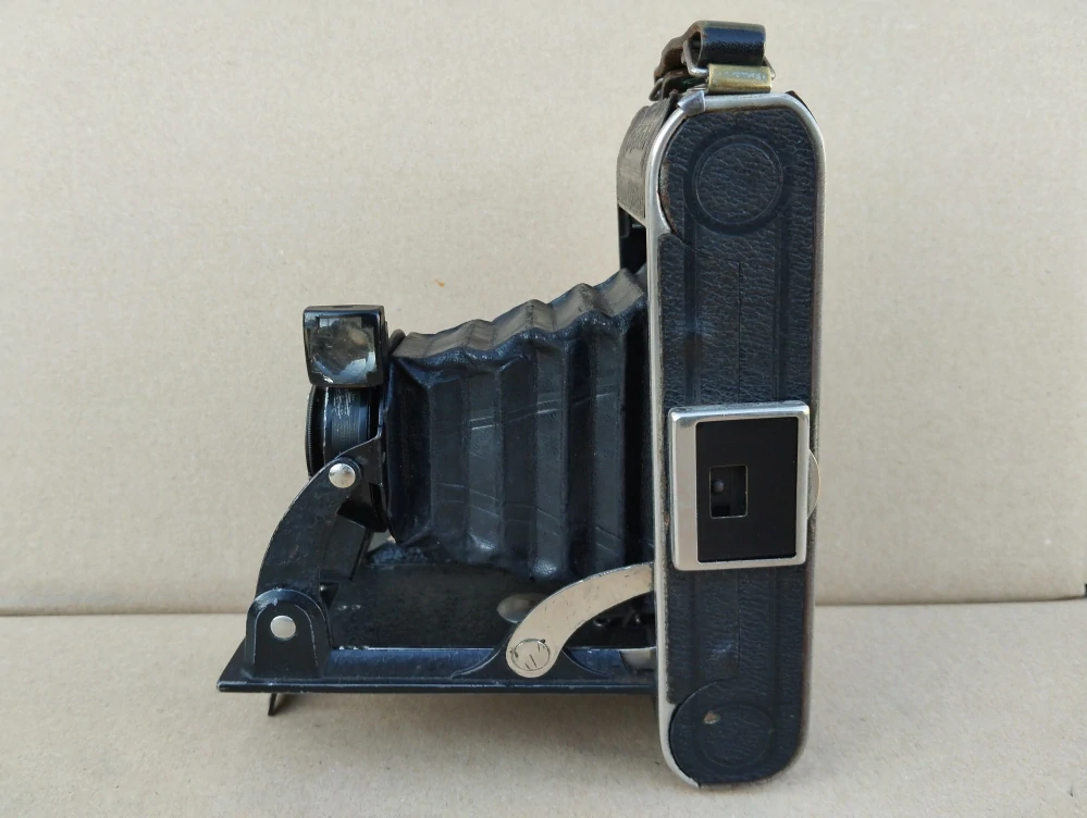 Starý měchový fotoaparát Voigtlander Bessa + poudro