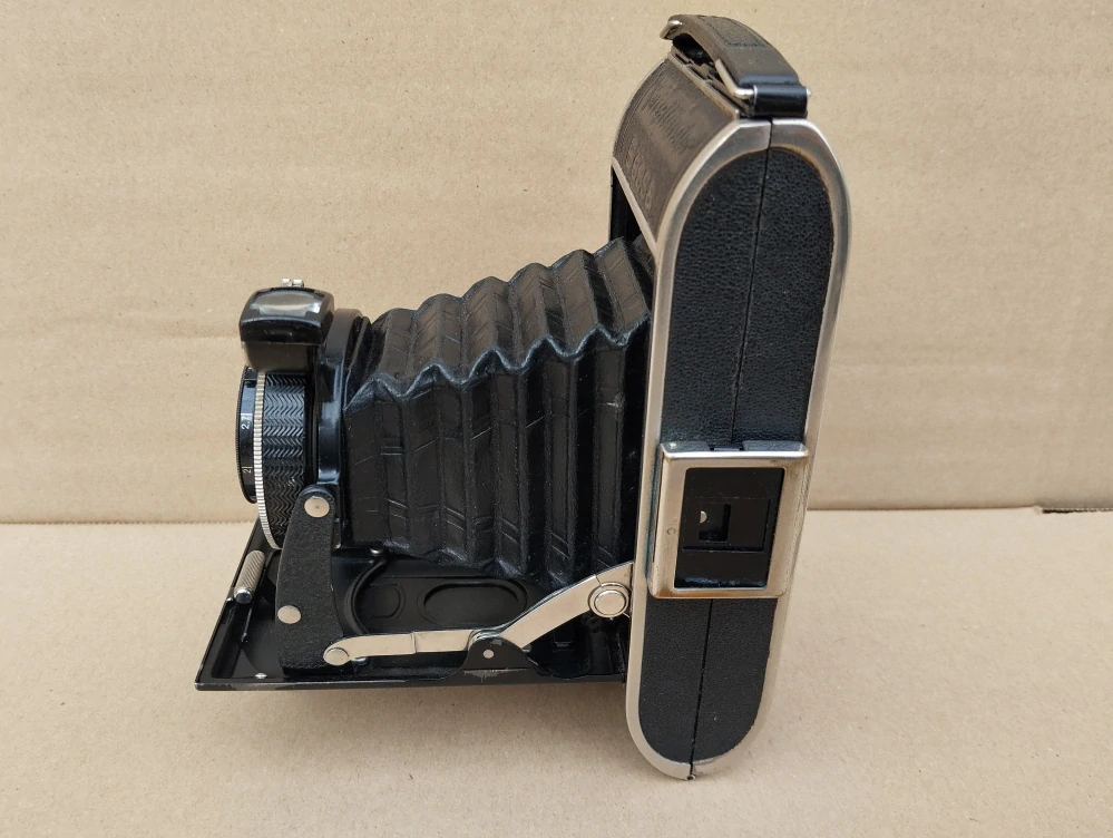 Starý fotoaparát Voigtlander BESSA + pouzdro