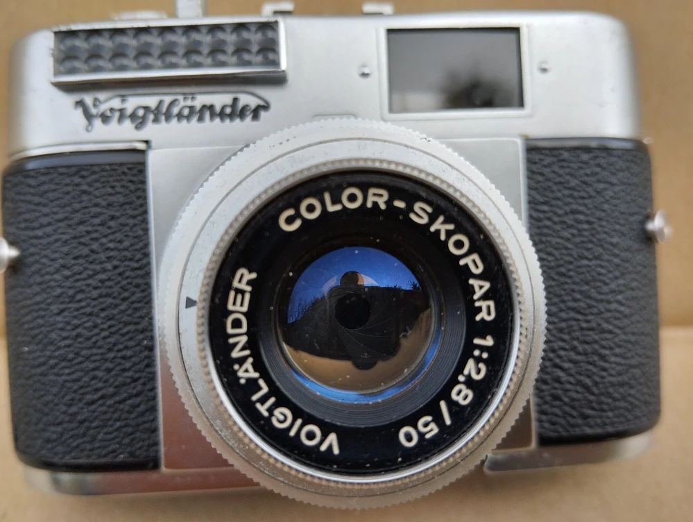 Starý fotoaparát Voigtlander s pouzdrem