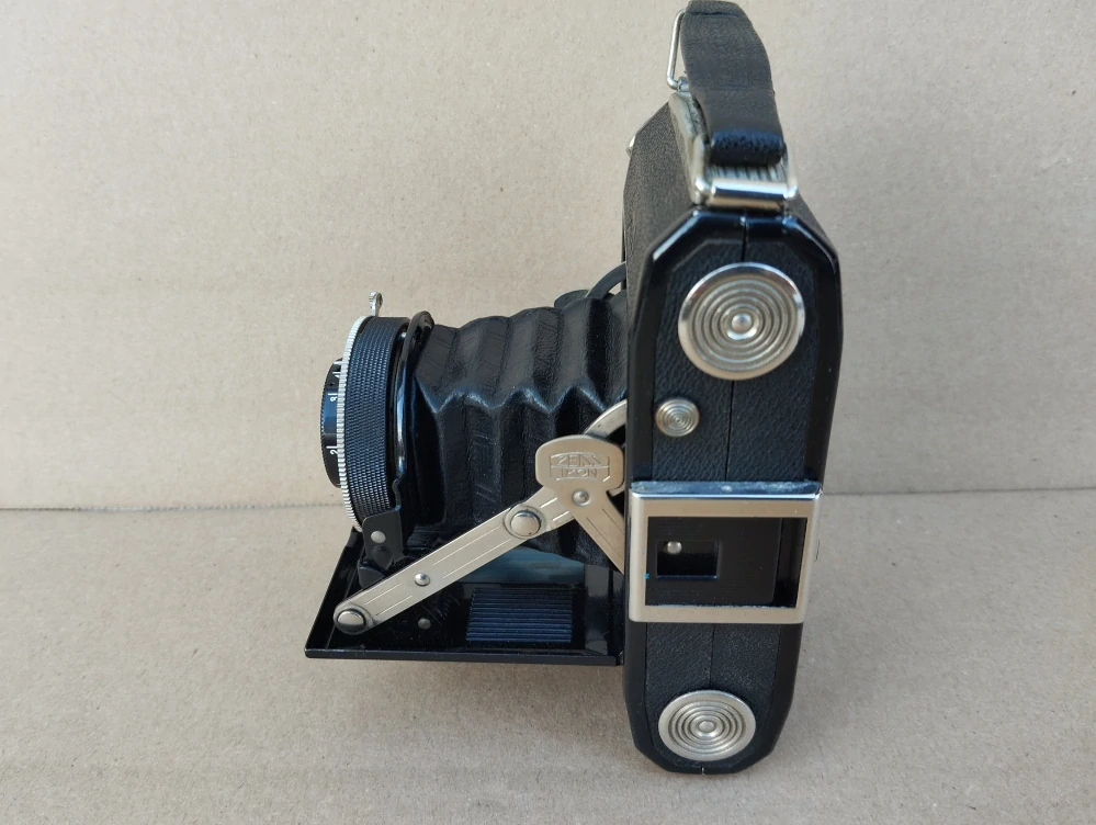 Starý fotoaparát Zeiss Ikon Ikonta + kož.pozdro