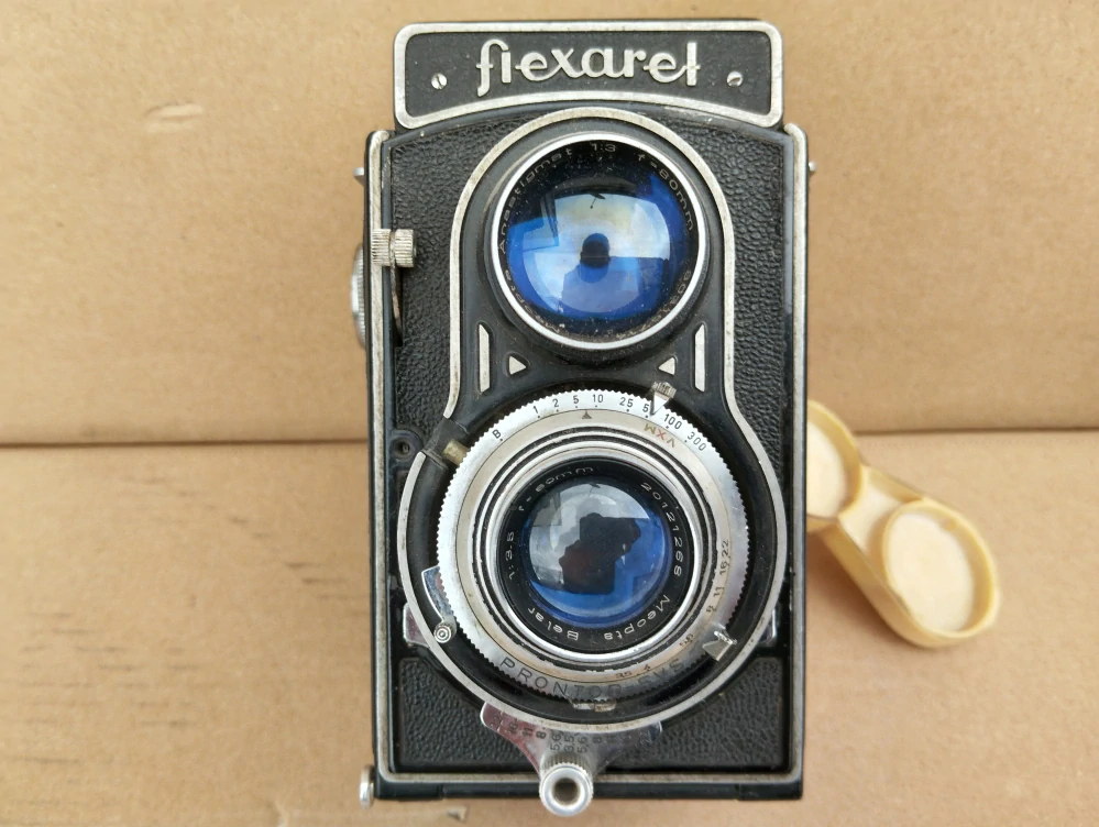 Starý československý fotoaparát Flexaret