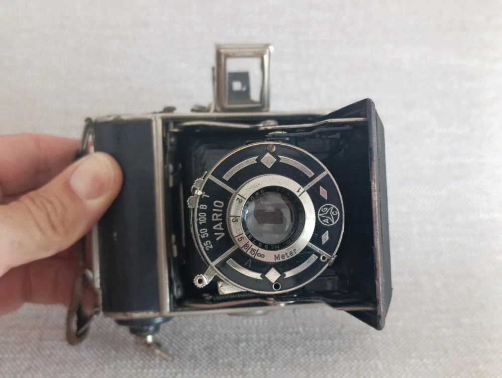 Starý měchový fotoaparát AGC VARIO Vidanar 4,5/7,5 cm č.25