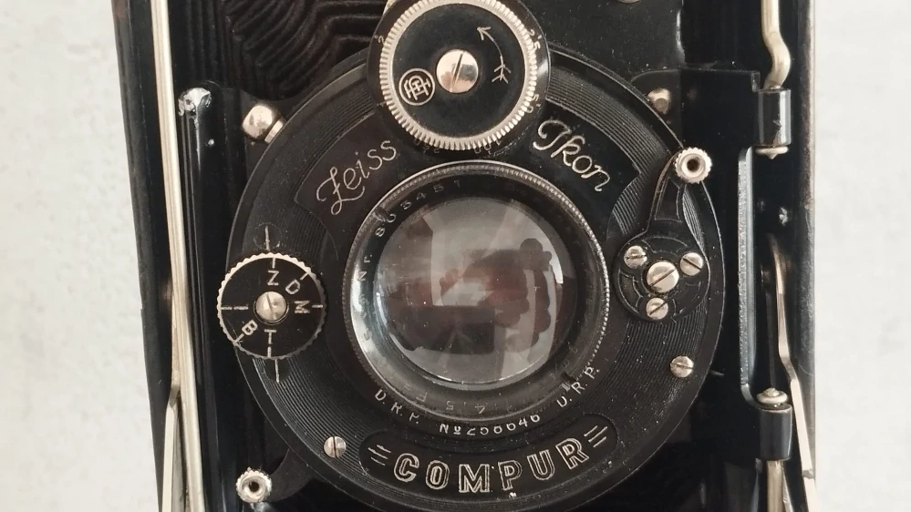 Měchový historický fotoaparát. Zeiss Ikon