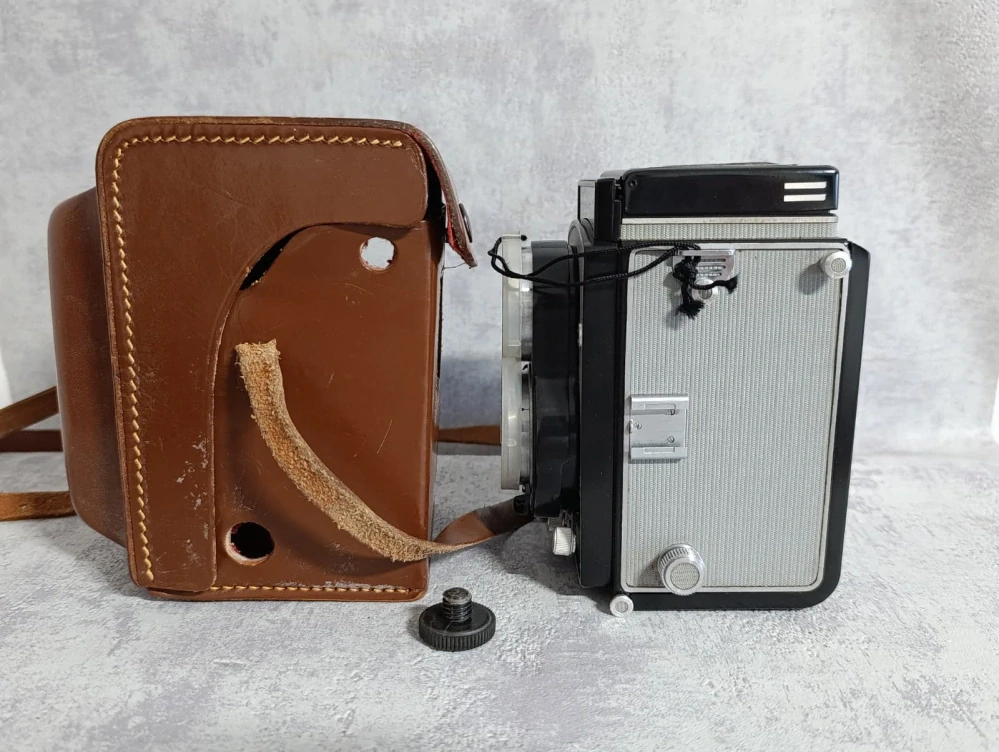 Starý československý fotoaparát Flexaret VI + kož.pouzdro. Velmi hezký.