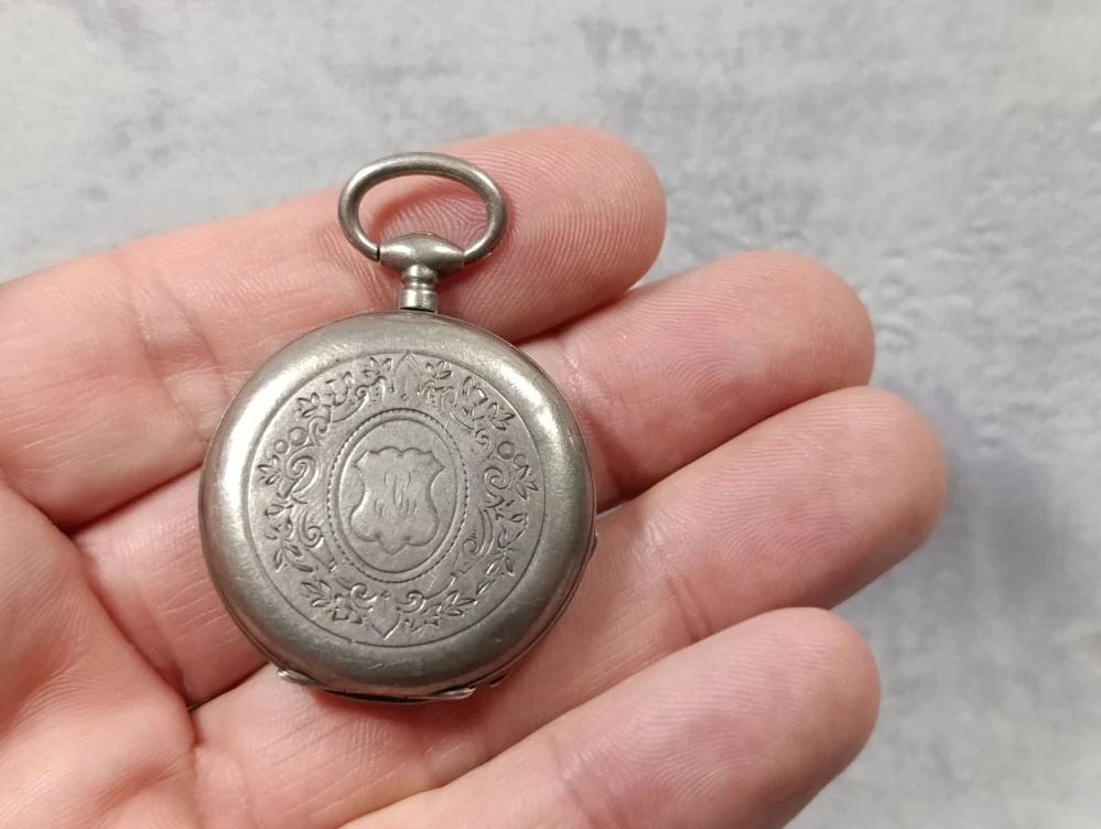 Starožitné pánské stříbrné kapesní hodinky – kličovky 1885 