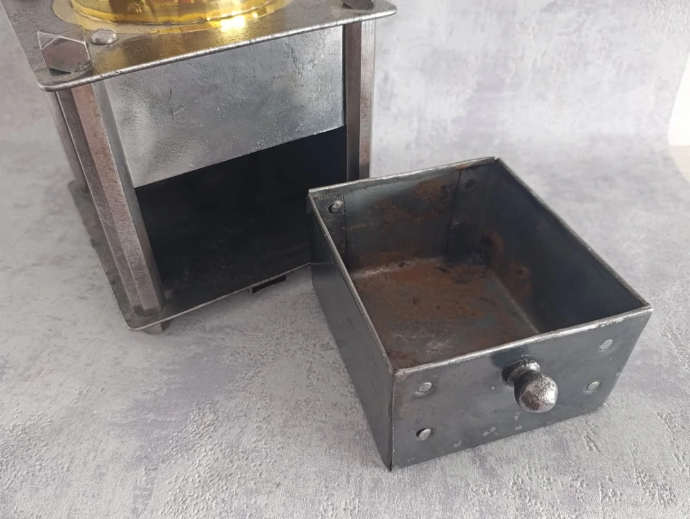 Velký hostinský mlýnek na kávu z 19. století