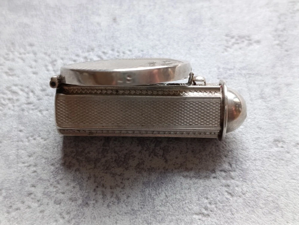 Starožitná stříbrná obal 900/1000 se zrcátkem – elegantní art deco pouzdro