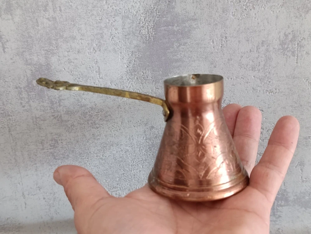 Starožitná měděná turecká kávová souprava s džezvou – Jugoslávie Sarajevo, vintage servis