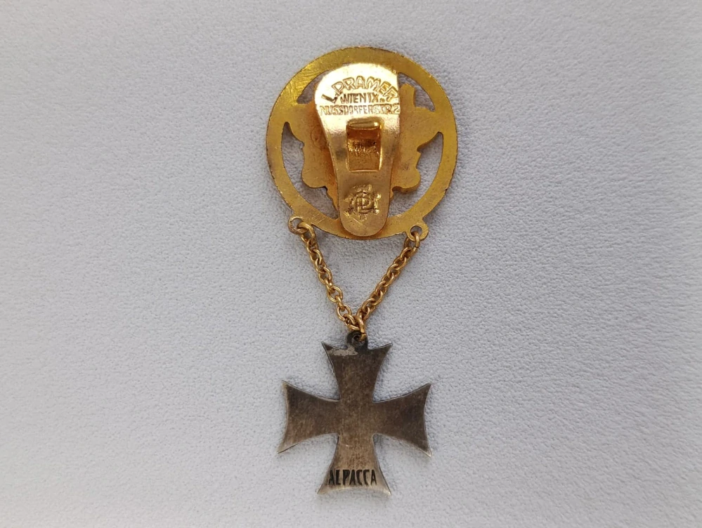 Mistrovský odznak „Meister der Mode-Akademie der Friseure Wien“ (po roce 1886)