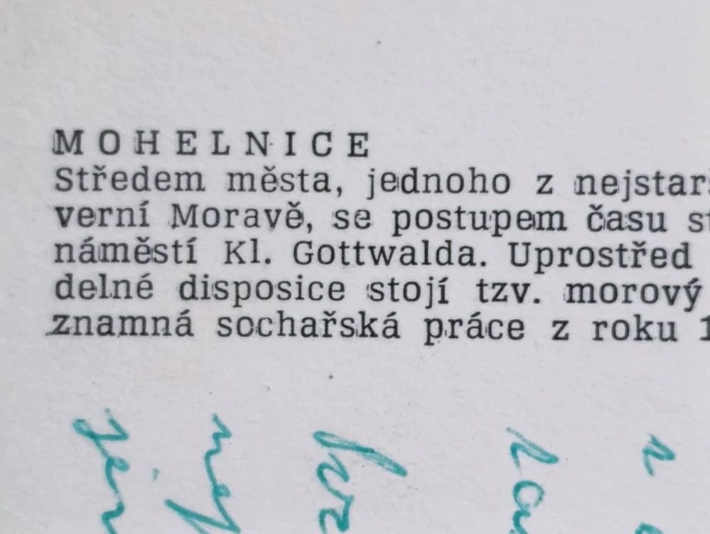 MOHELNICE – náměstí, morový sloup, autobusy – stará pohlednice