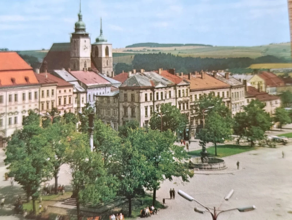Jihlava náměstí Míru stará barevná pohlednice neprošlá ČSSR