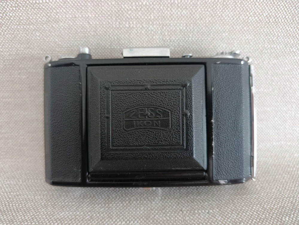 Starý fotoaparát Zeiss Ikon Nettar 515/16 – Novar-Anastigmat 6,3/75 + pouzdro č.61