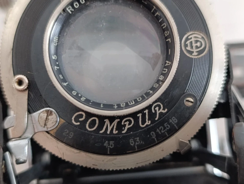 Starý měchový fotoaparát Rodenstock Trinar 2,9/7,5 Compur – poškozený č.66