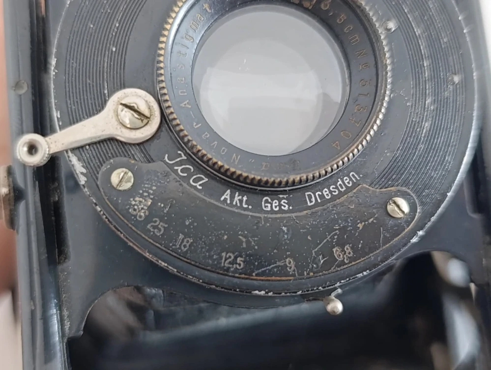 Starožitný měchový fotoaparát ICA Dresden – Novar-Anastigmat 6,8/13,5 cm č.70