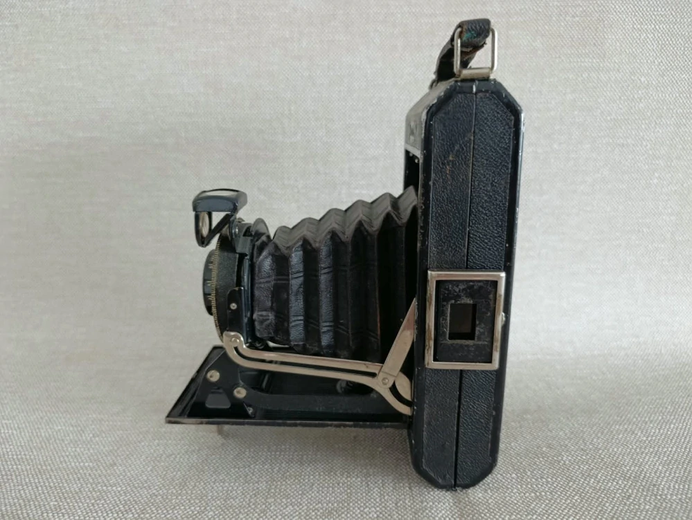 Starožitný měchový fotoaparát Zeiss Ikon Tessar 4,5/10,5 cm č.75
