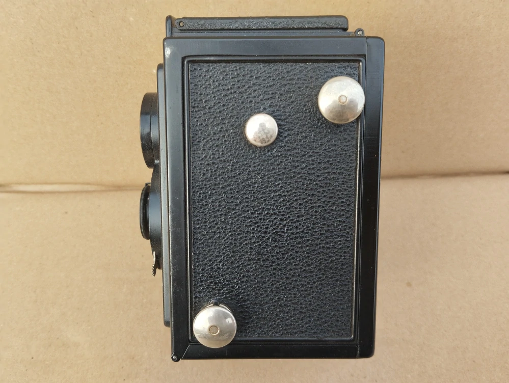 Starý fotoaparát Voigtländer Brillant s pouzdrem