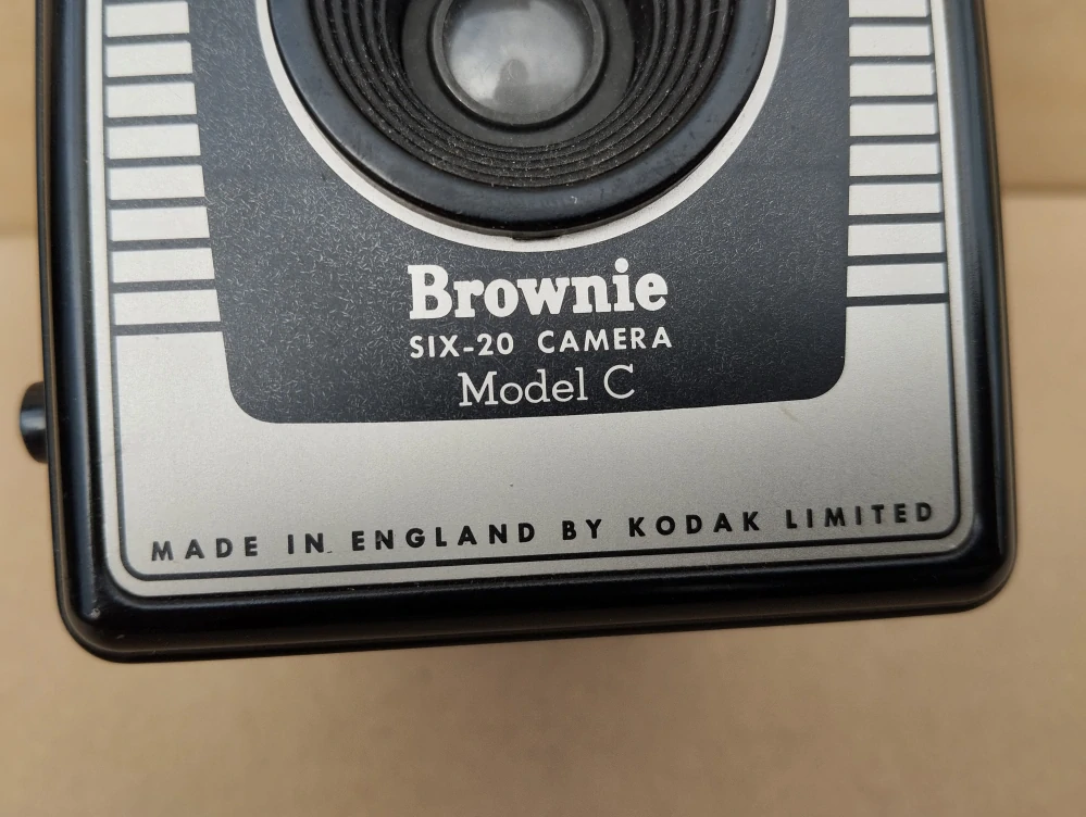 Starý fotoaparát Kodak Brownie Six - 20