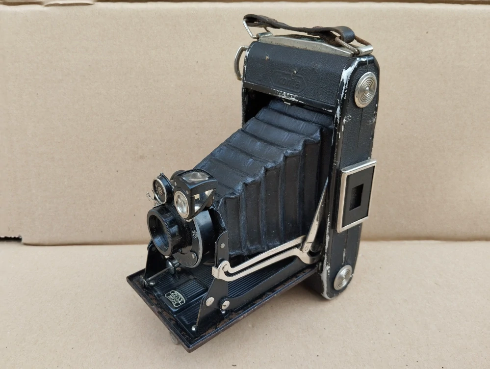 Starý fotoaparát měchový Zeiss Ikon Ikonta