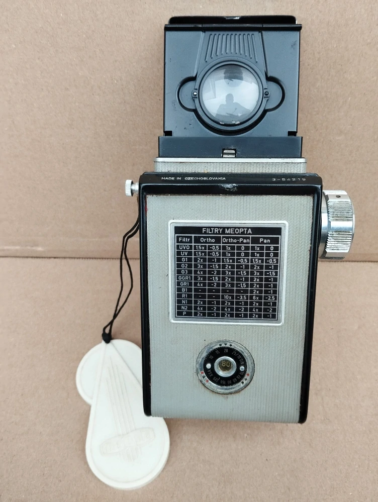 Starý fotoaparat FLEXARET 6 s kož.obalem