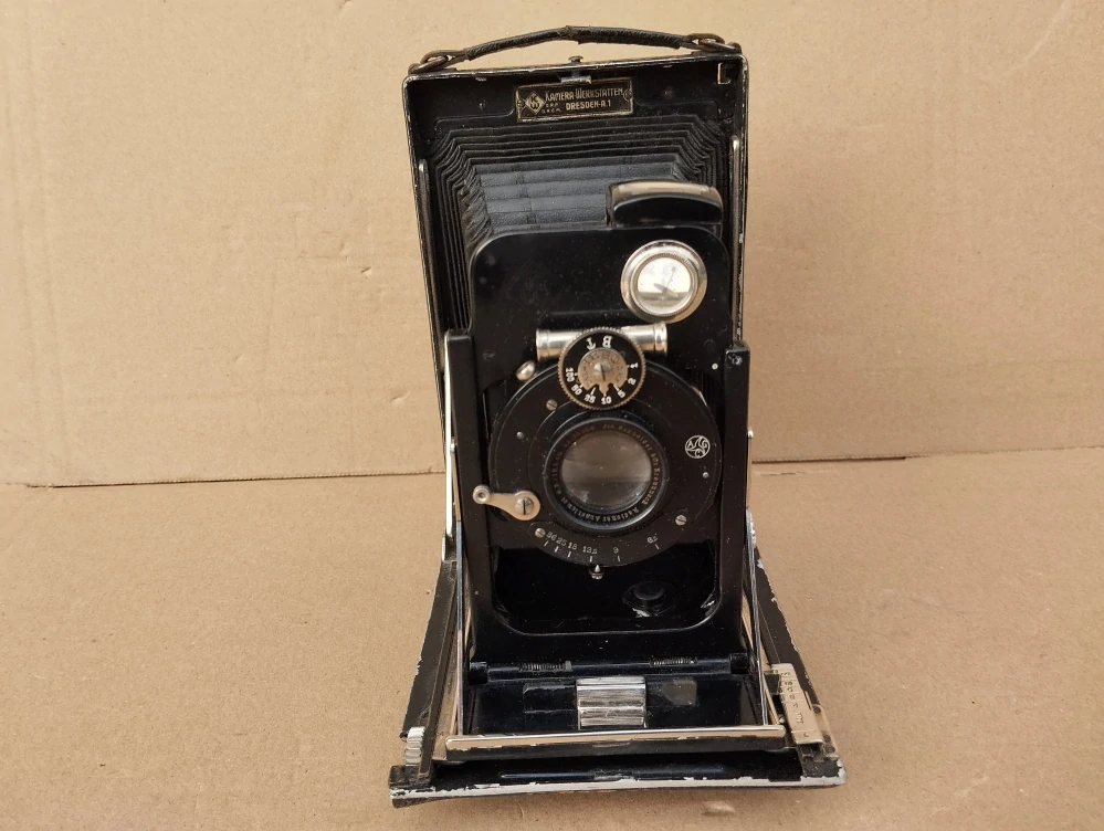 Historický měchový fotoaparát Kamera-Werkstätten Dresden Radionar. D.R.P. a D.R.G.M.   č.13