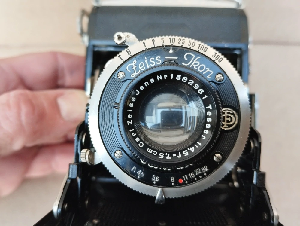 Starý fotoaparát Zeiss Ikon Ikonta + kož.pozdro