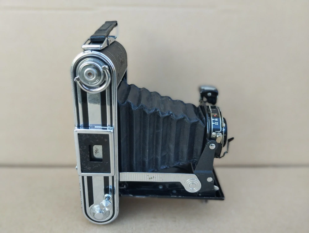 Starý fotoaparát Kodak Junior 620+ poudro