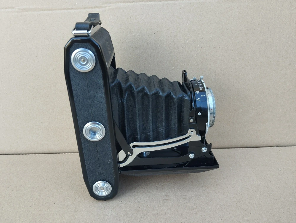 Starý měchový fotoaparát Zeiss Ikon Ikonta+POUZDRO