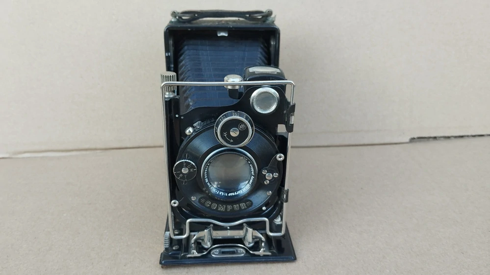 Starý německý měchový fotoaparát Welta Watson 6,5x9 Eurynar Compur