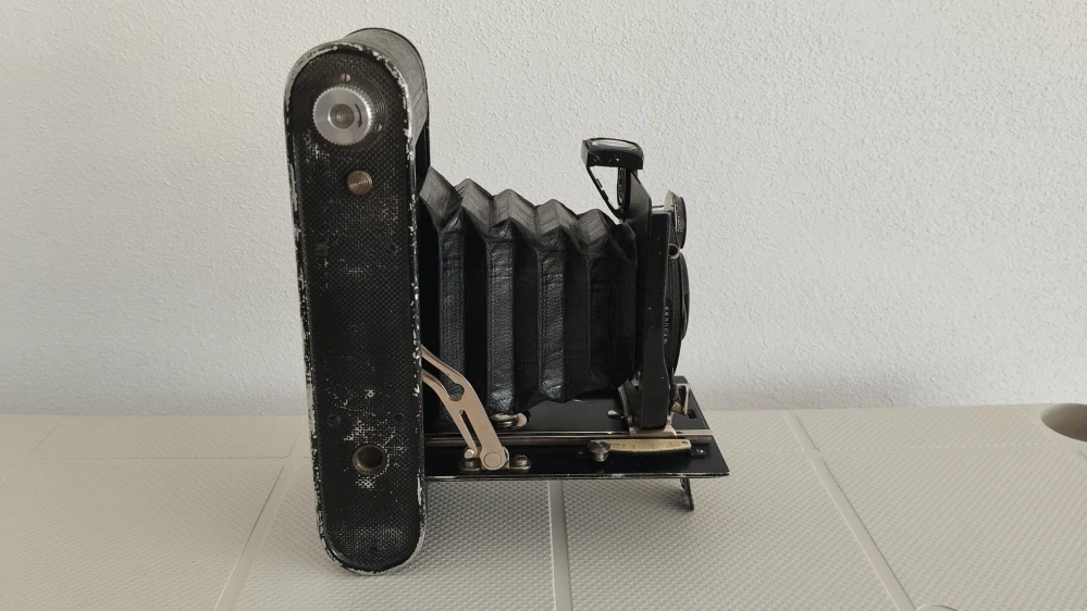 Starý fotoaparát Glunz mod. 333 Tiaranar-Anastigmat, dekorace, do sbírky