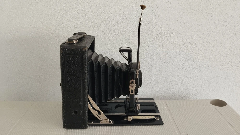 Starý VELKÝ a krásný fotoaparát Voigtlander VAG Skopar Anastigmat