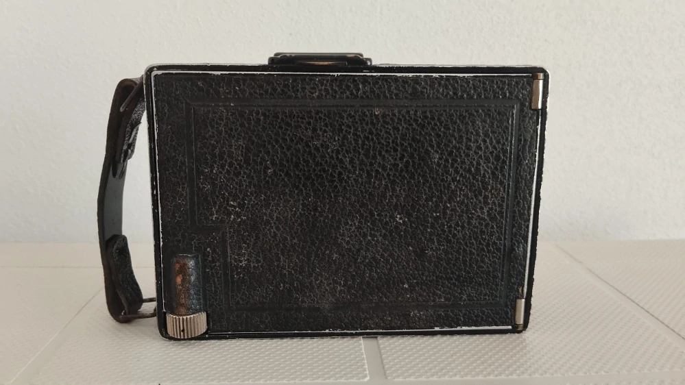 Krásný měchový fotoaparát Voigtländer