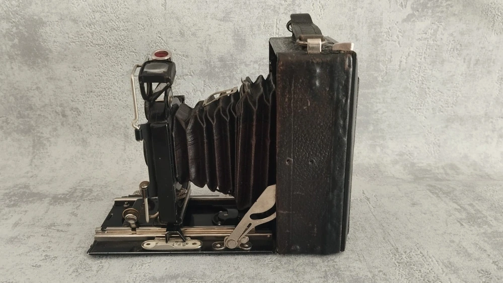 Měchový historický fotoaparát. Zeiss Ikon