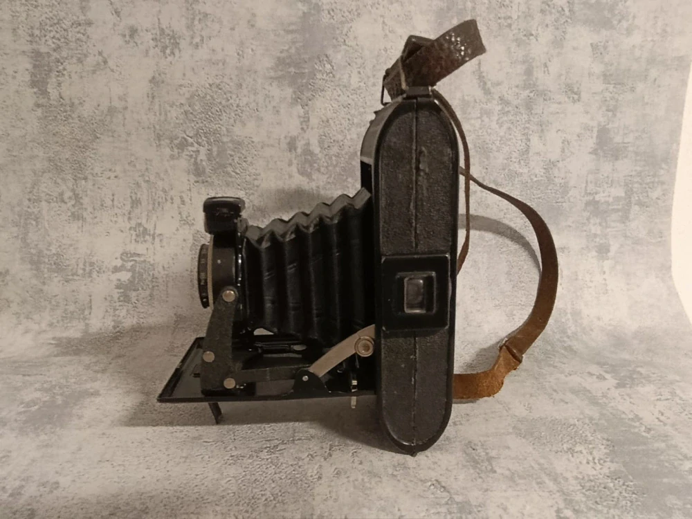 Starý měchový fotoaparát Voigtlander Bessa