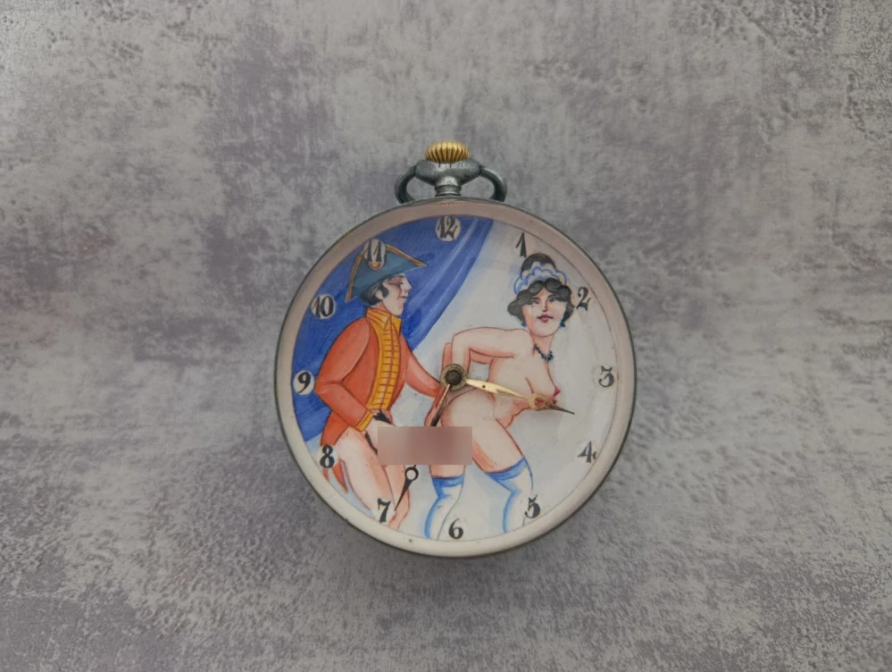 Vzácné starožitné hodinky OMEGA ve skleněné kouli (těžítko) – erotický motiv, Švýcarsko cca 1920–1930