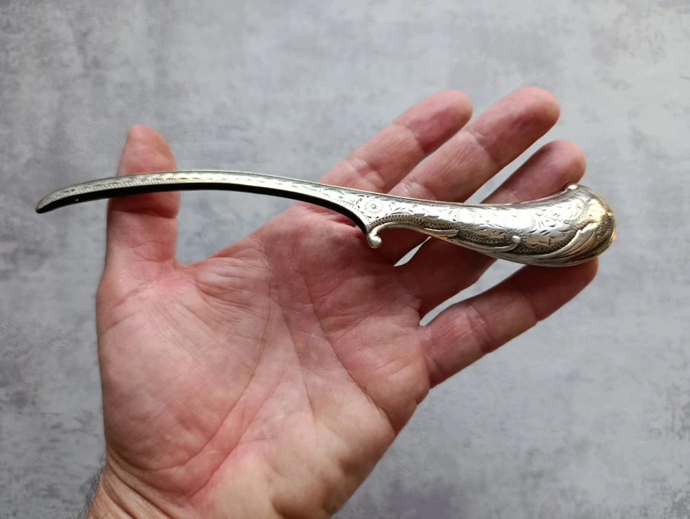 Stříbrný gravírovaný obal na hřeben – první republika, Ag 800, 19 cm, 24,8 g