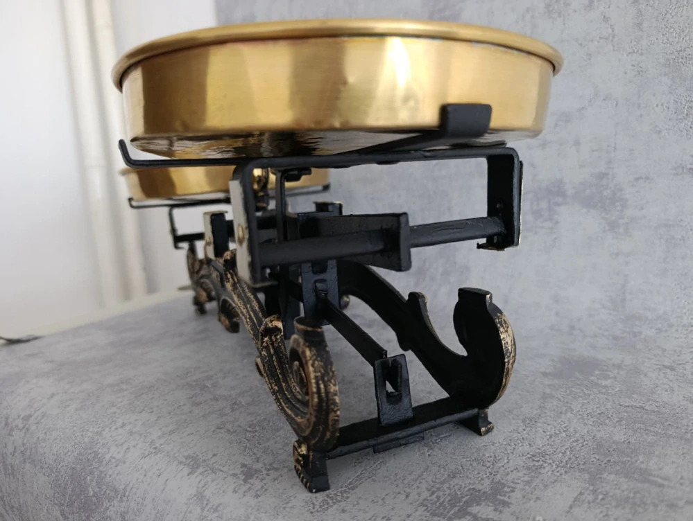 Staré váhy KOSMOS po renovaci, původní misky