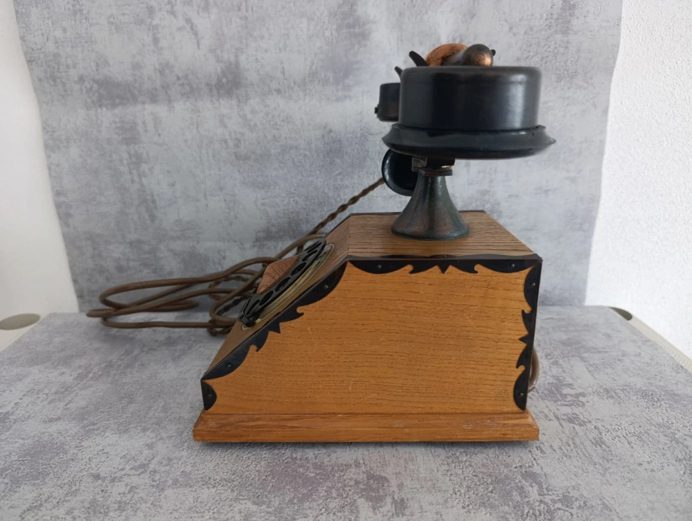 Retro telefon TESLA Cs20 dřevěný – Československo 1979 – originál, pěkný stav