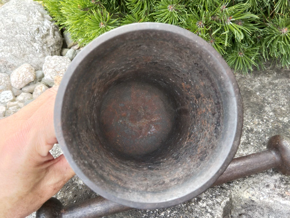 Zajímavý a velmi starý starý hmoždíř č.4 s uchy  - Komisní prodej -