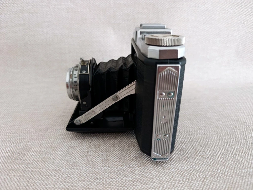 Zeiss Ikon Nettar – historický měchový fotoaparát s pouzdrem č.57