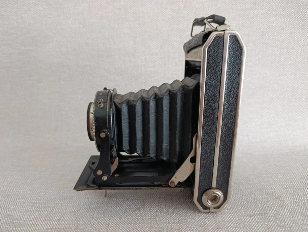 Starý měchový fotoaparát Beier Beirax II – Bonotar 4,5/10,5 BINOR č.63