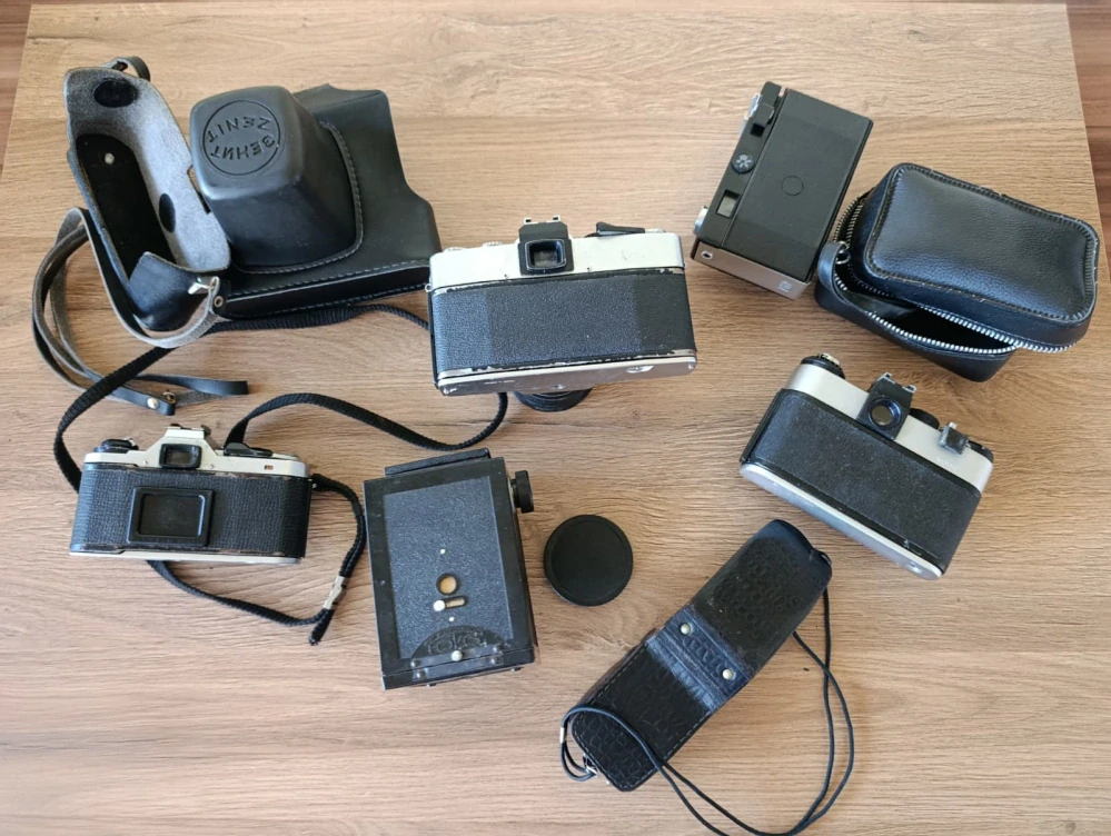 Staré fotoaparáty a příslušenství – nekompletní, nefunkční, na díly č.65