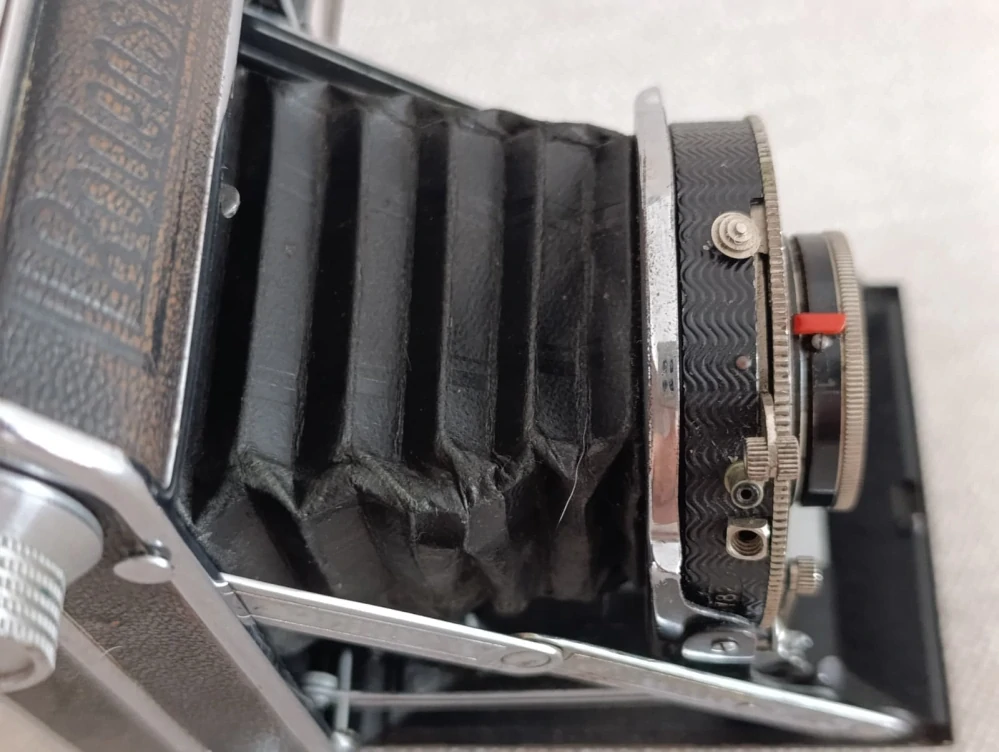 Starý měchový fotoaparát Rodenstock Trinar 2,9/7,5 Compur – poškozený č.66