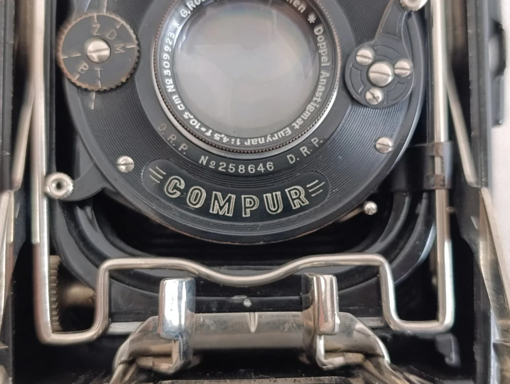 Starý měchový fotoaparát Rodenstock Eurynar 4,5/10,5 Compur č.67