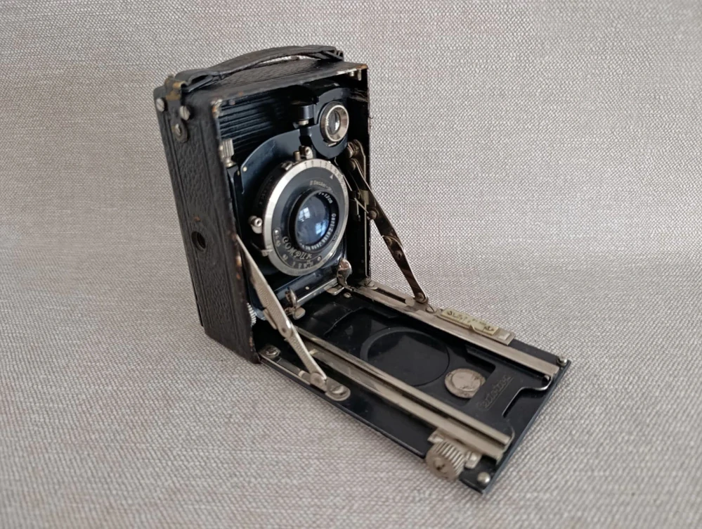 Starožitný fotoaparát Certo Certotrop – Zeiss Tessar 4,5/12 Compur + kož.pouzdro č.68