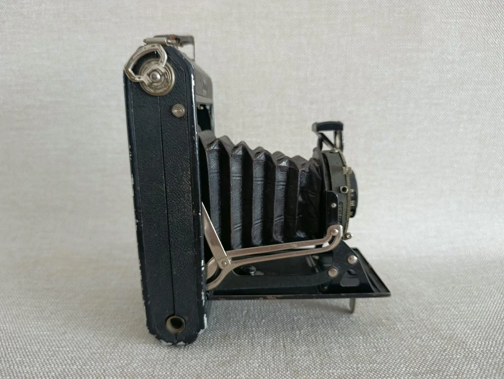 Starožitný měchový fotoaparát Zeiss Ikon Tessar 4,5/10,5 cm č.75